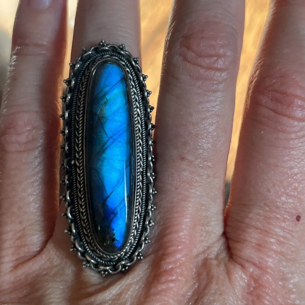 Enormous Labradorite ring - Picture 4 of 7